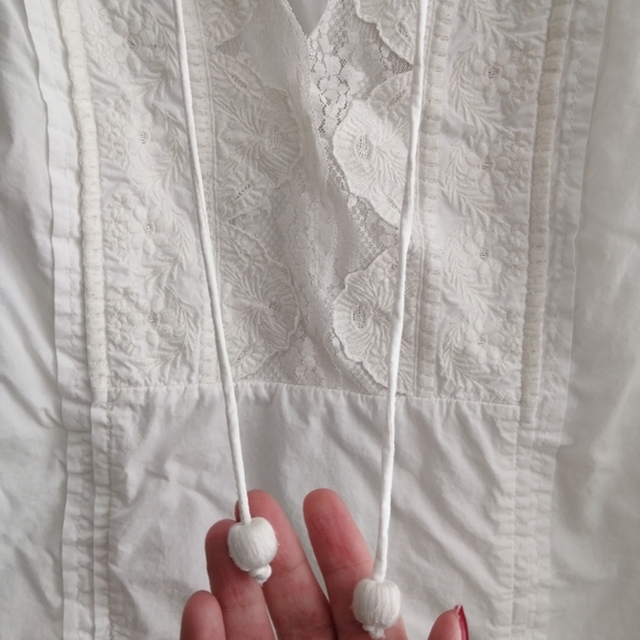 By Anthropologie Delilah Pleated Peasant Blouse Embroidered White Lace Size 4 - Picture 6 of 17